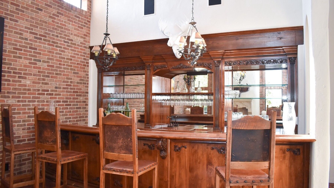 Photo of Others in Victor