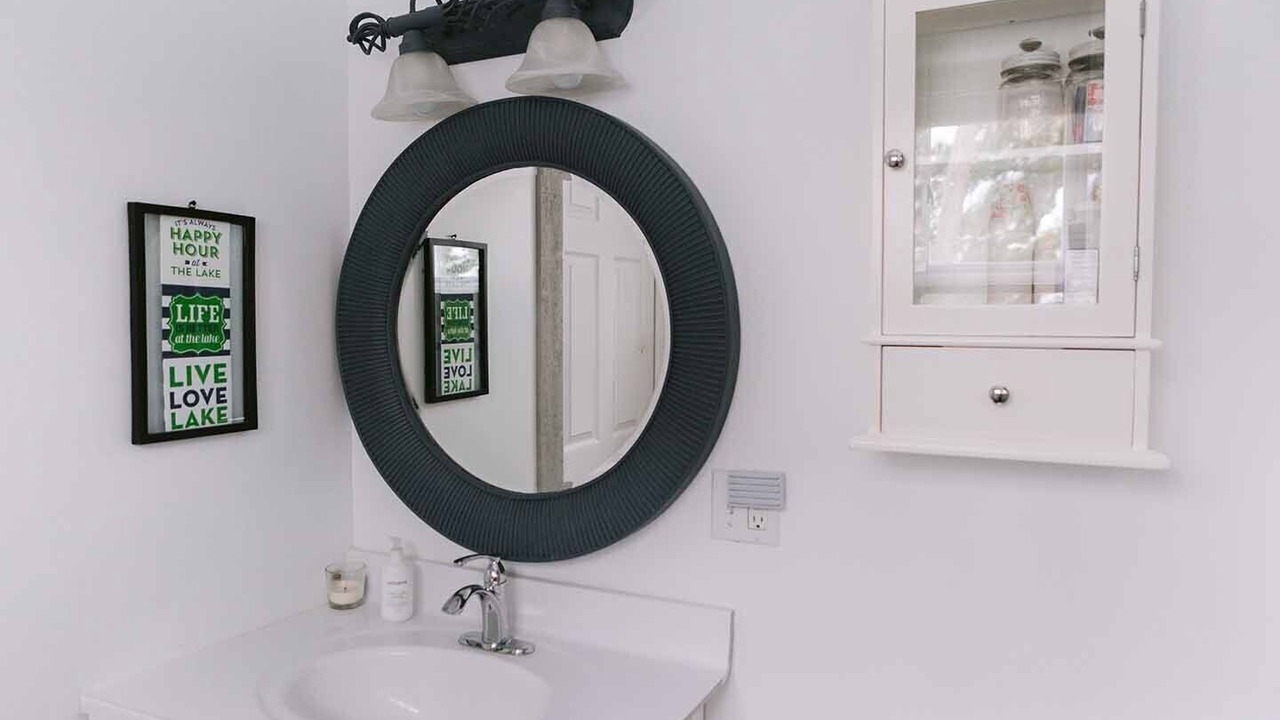 Photo of Bathroom in Utterson