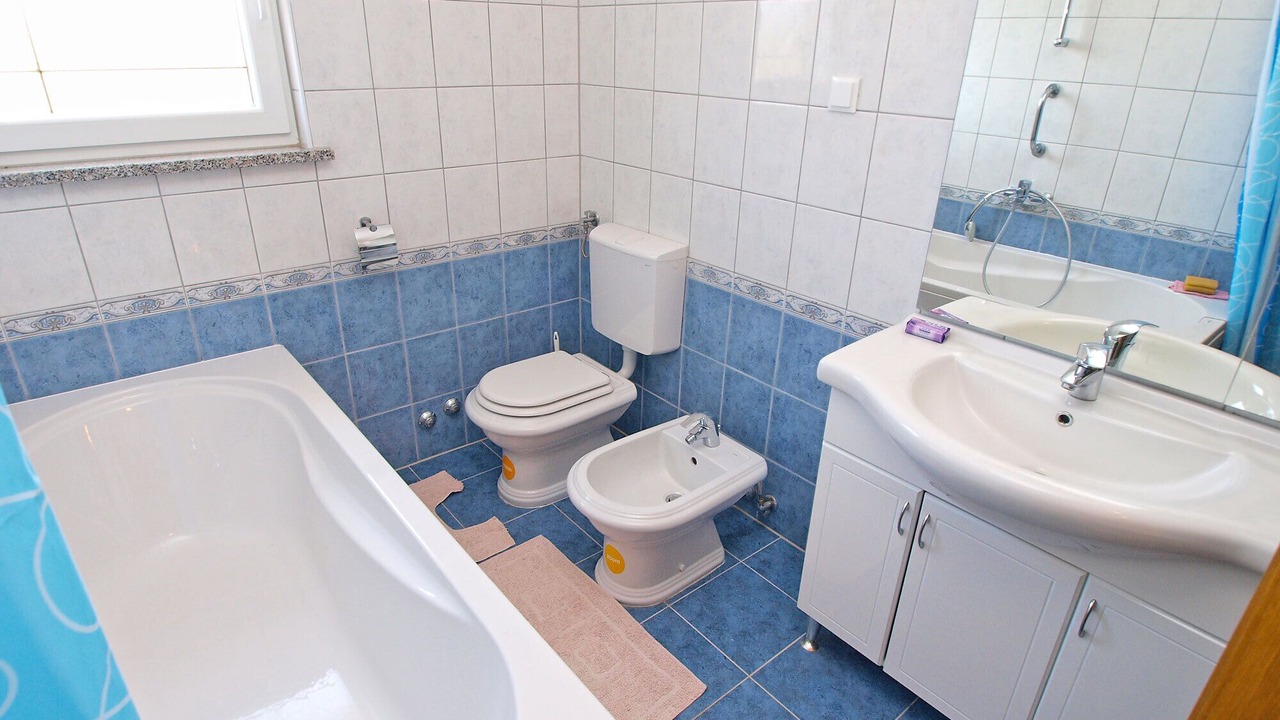 Photo of Bathroom in Flengi