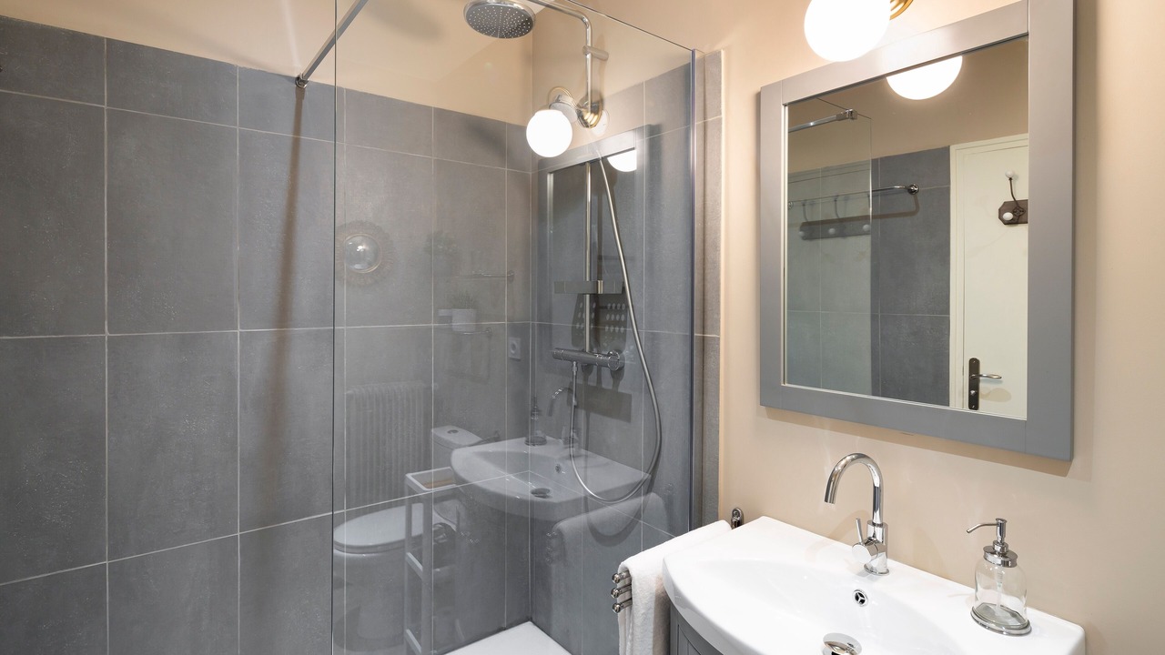 Photo of Bathroom in Centre