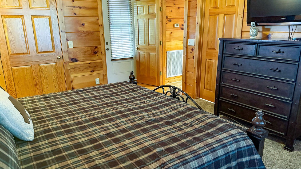 Photo of Bedroom in Wears Valley
