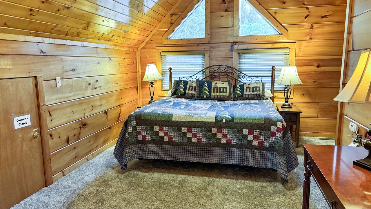 Photo of Bedroom in Wears Valley