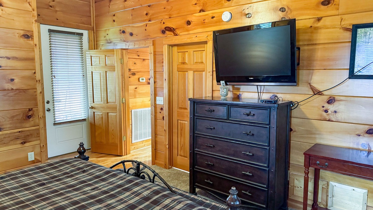 Photo of Bedroom in Wears Valley