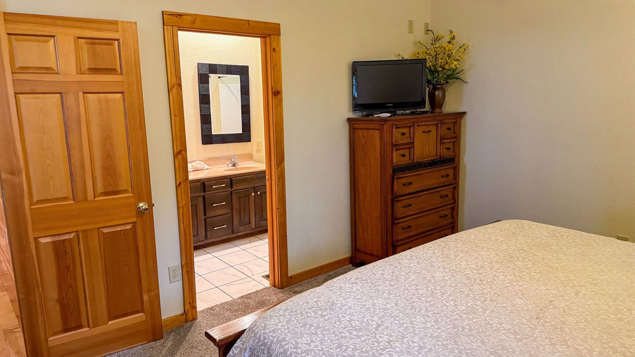Photo of Bedroom in Wears Valley