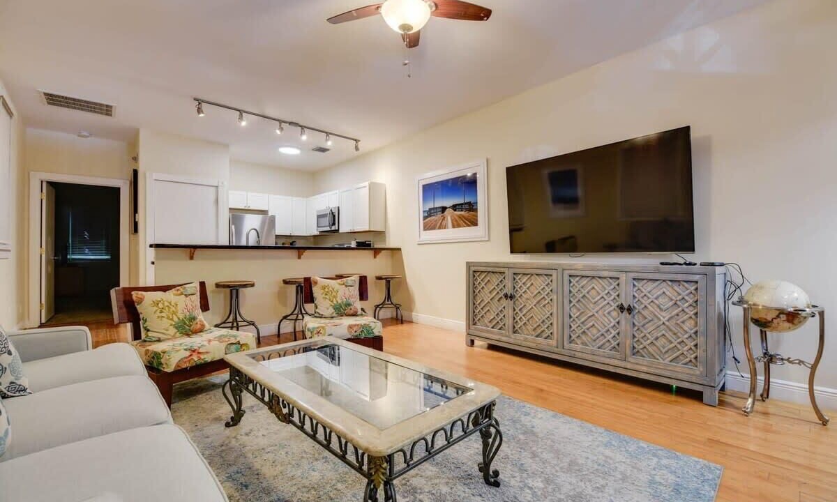 Photo of Livingroom in Historic Seaport