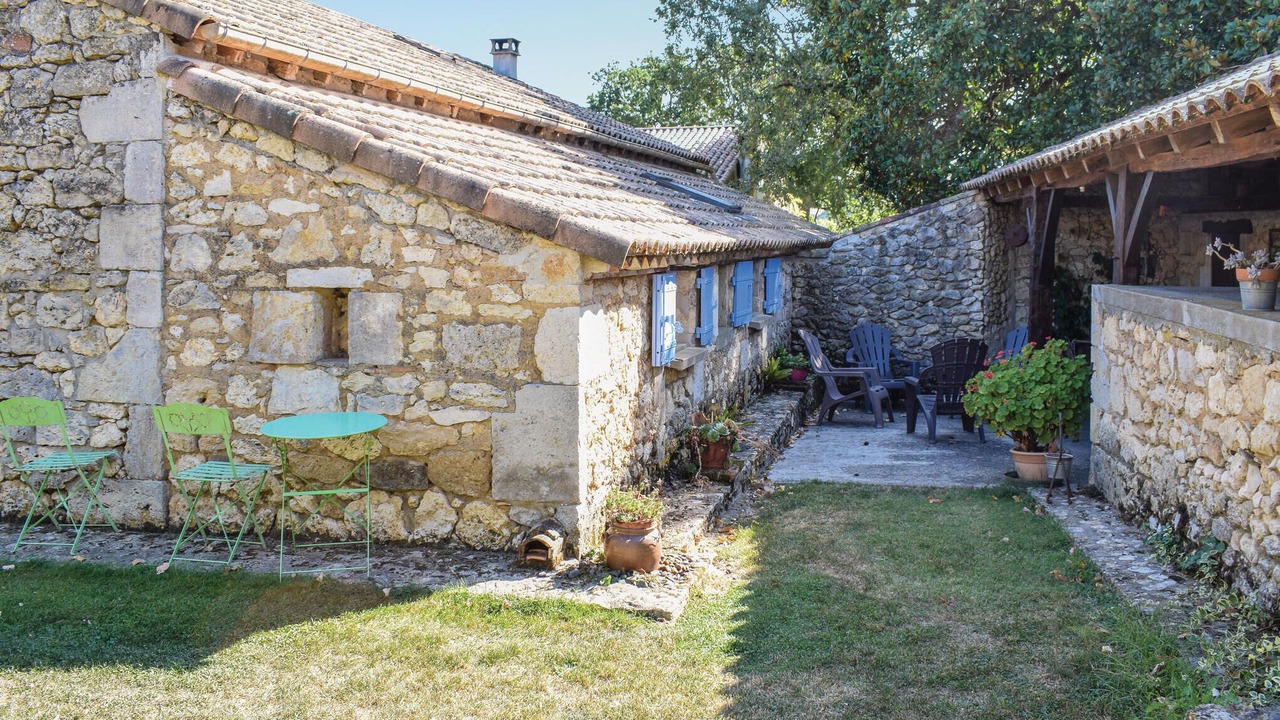 Photo of Outdoor in Sembas