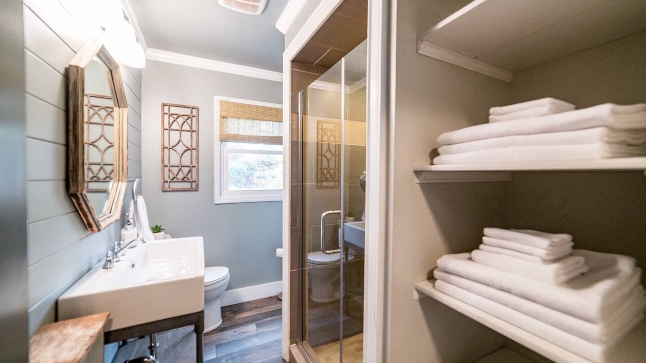 Photo of Bathroom in Vista Acres
