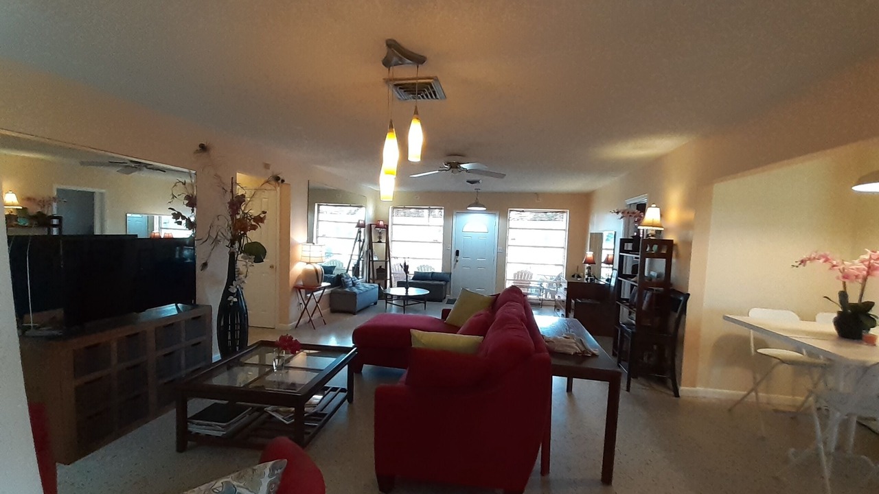 Photo of Livingroom in Lake Worth Corridor