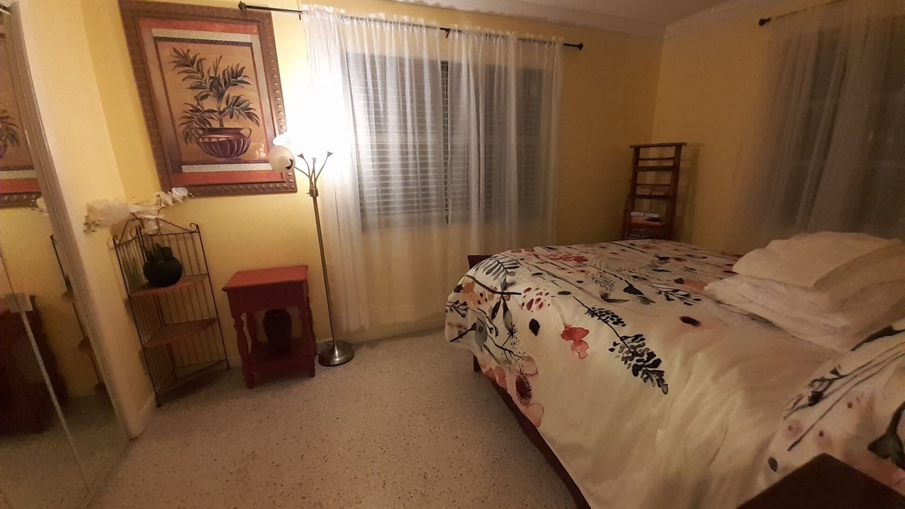 Photo of Bedroom in Lake Worth Corridor