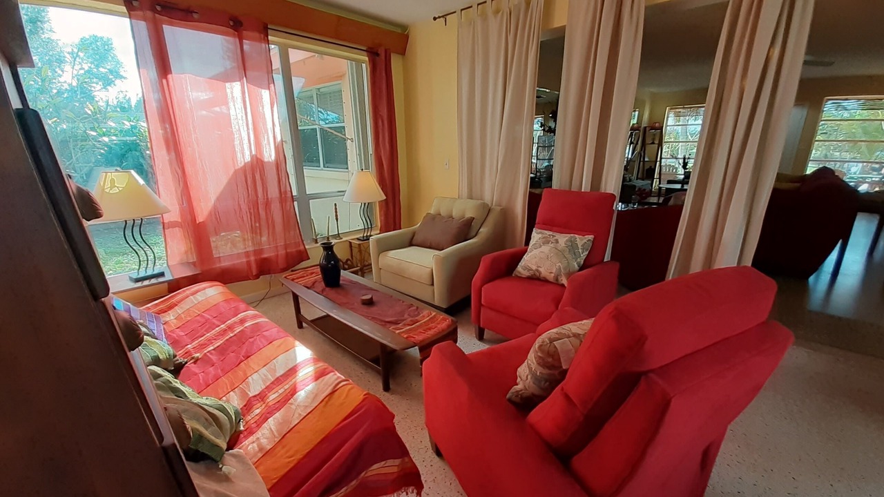Photo of Livingroom in Lake Worth Corridor
