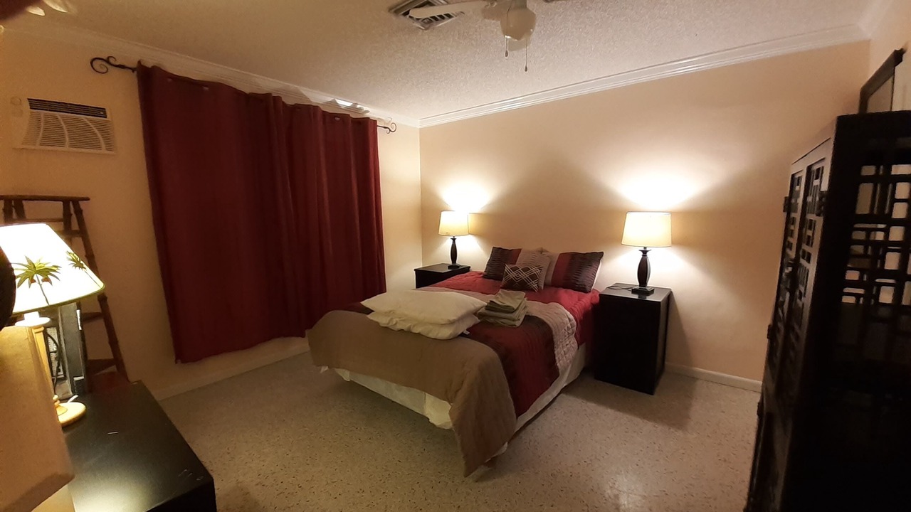 Photo of Bedroom in Lake Worth Corridor