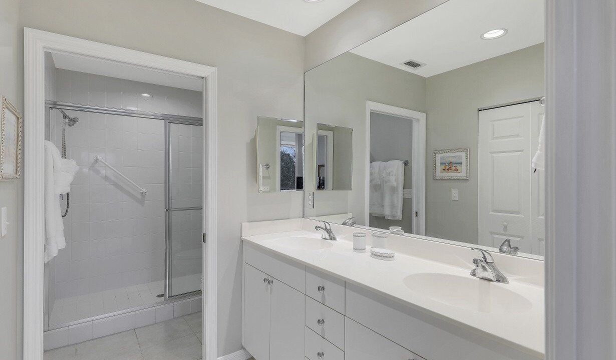 Photo of Bathroom in Vanderbilt Beach
