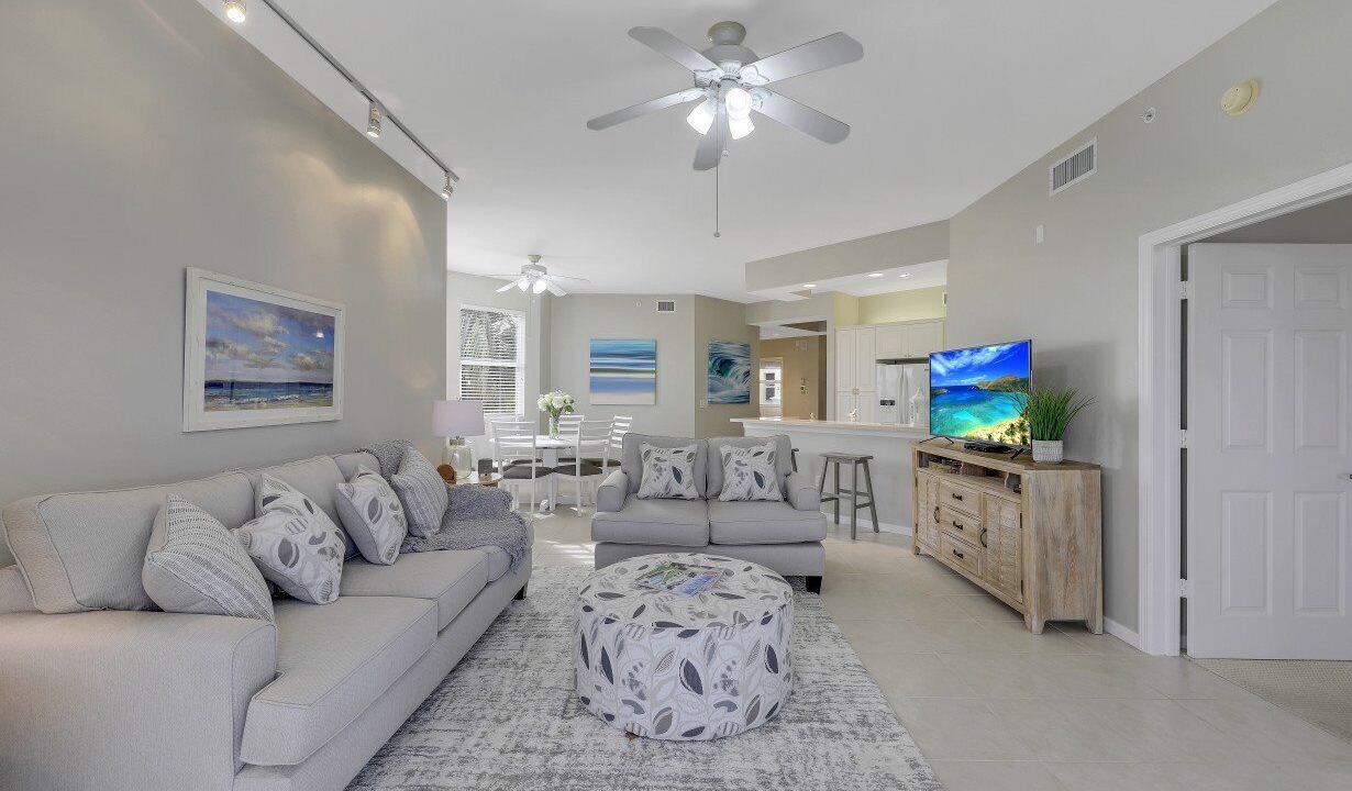Photo of Livingroom in Vanderbilt Beach