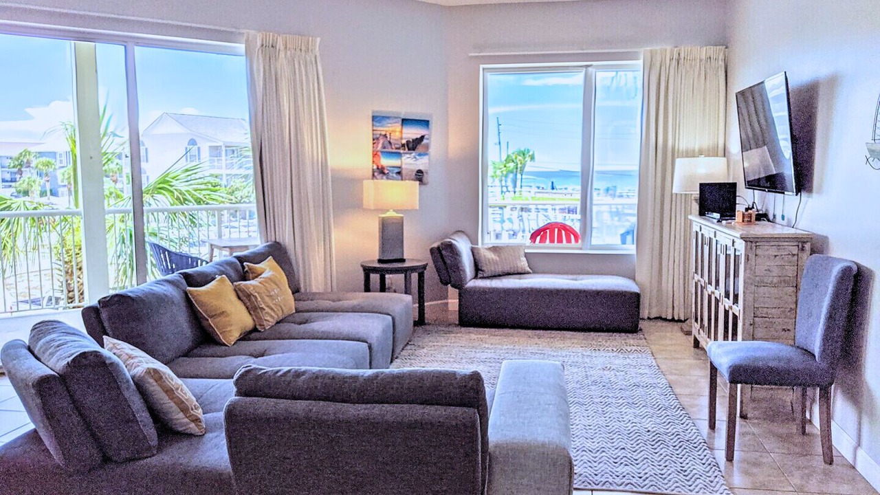 Photo of Livingroom in Avalon Beach Estates