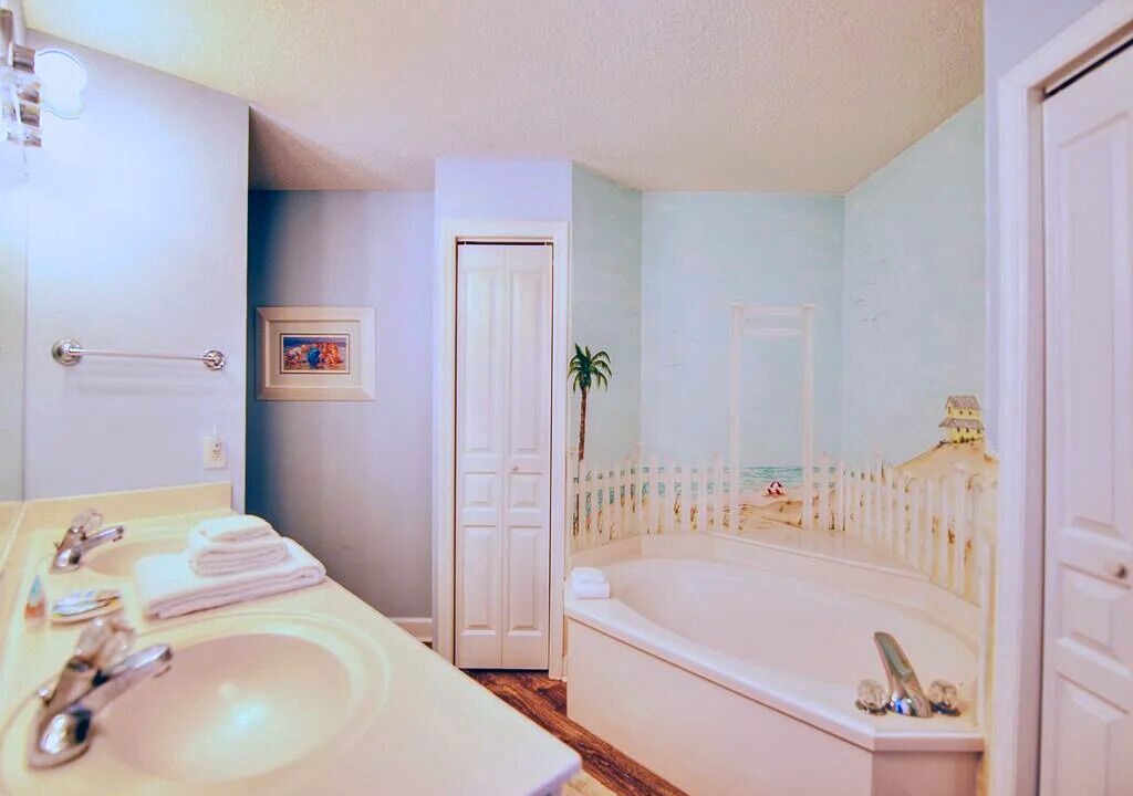 Photo of Bathroom in Avalon Beach Estates