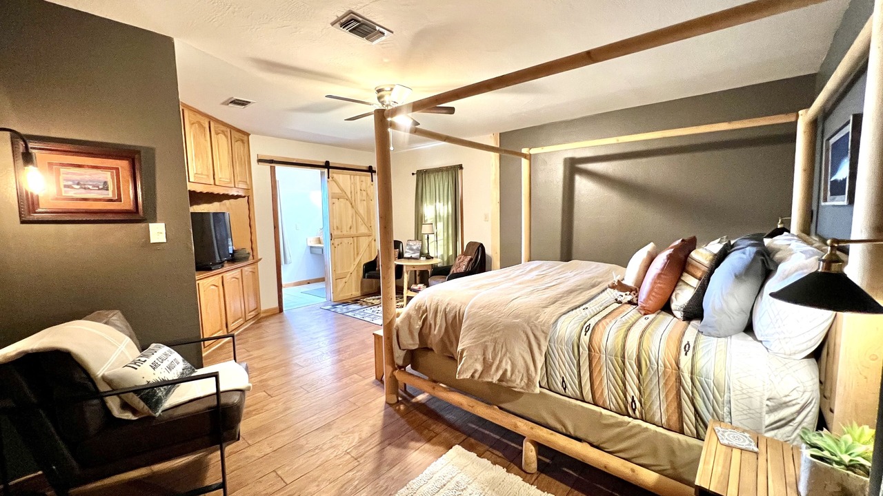 Photo of Bedroom in Smithville