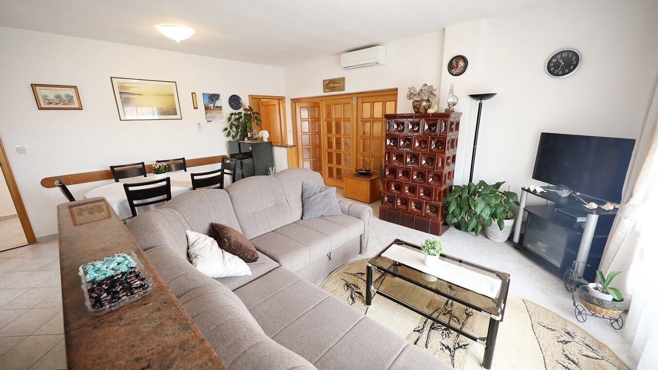 Photo of Livingroom in Mali Iz