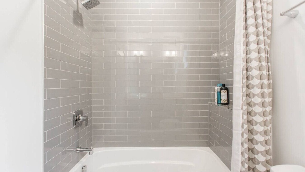 Photo of Bathroom in Albany Park
