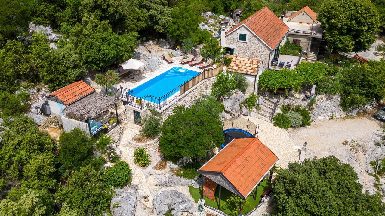 Photo of Others in Ploce