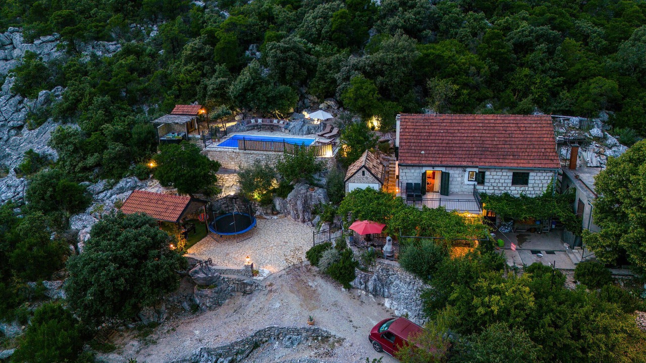 Photo of Others in Ploce