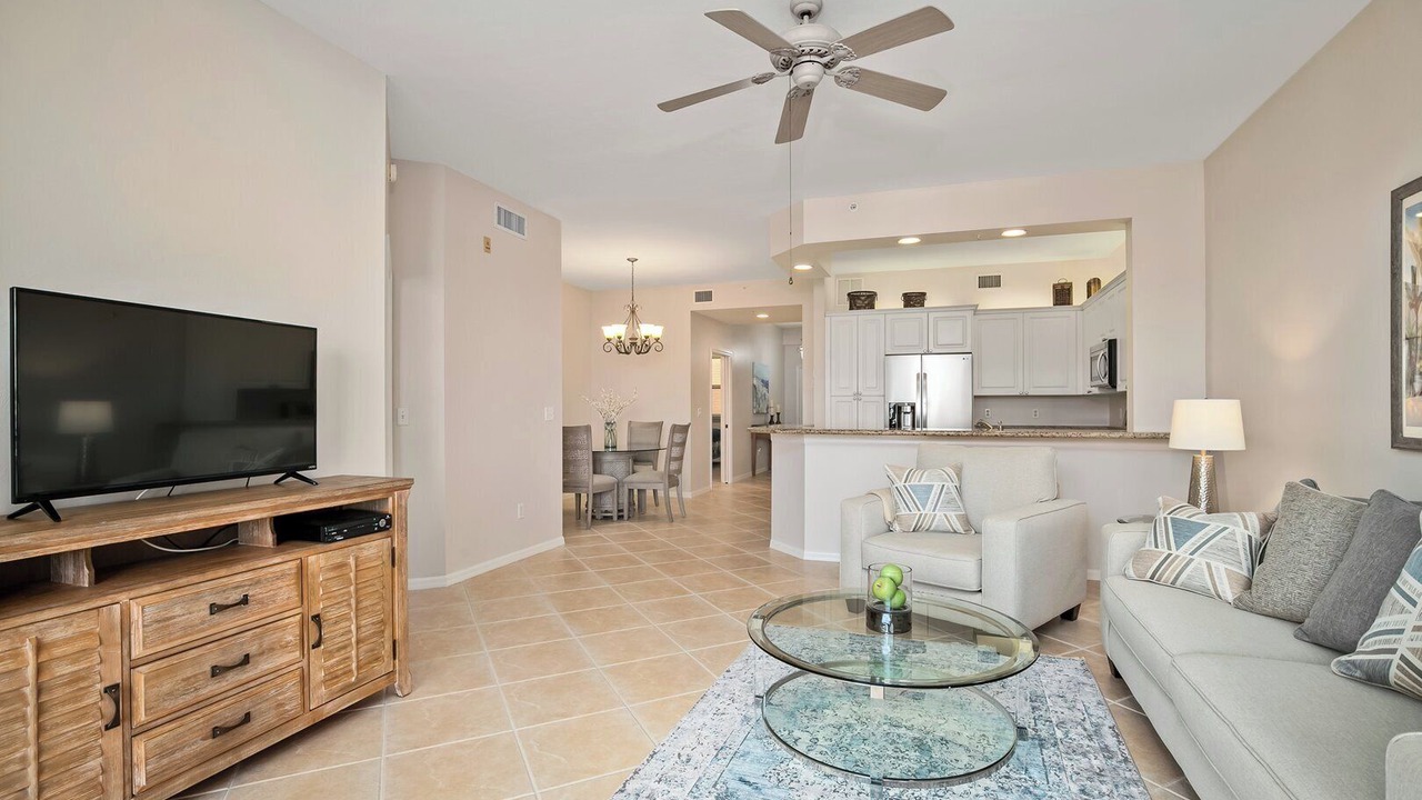 Photo of Livingroom in Vanderbilt Beach