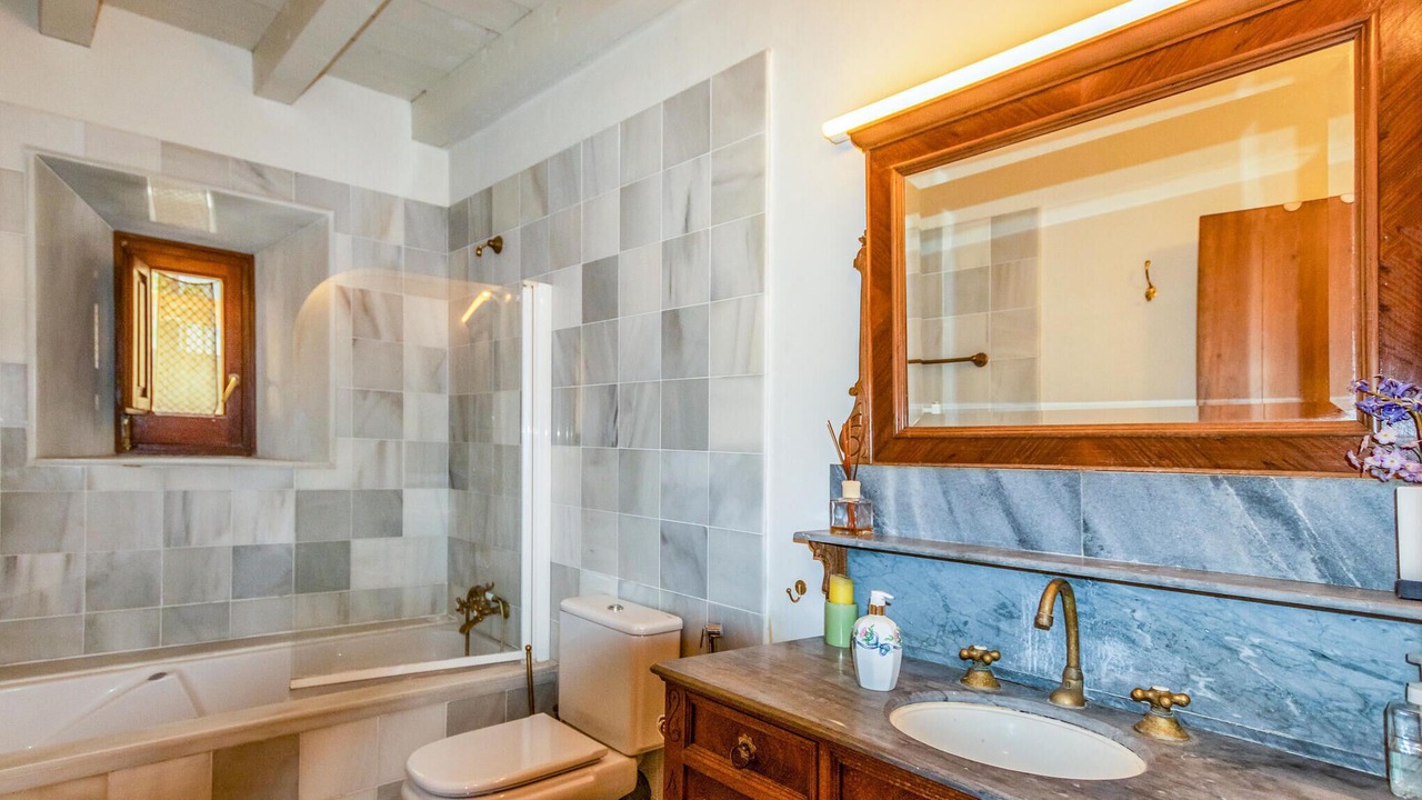 Photo of Bathroom in Galliners