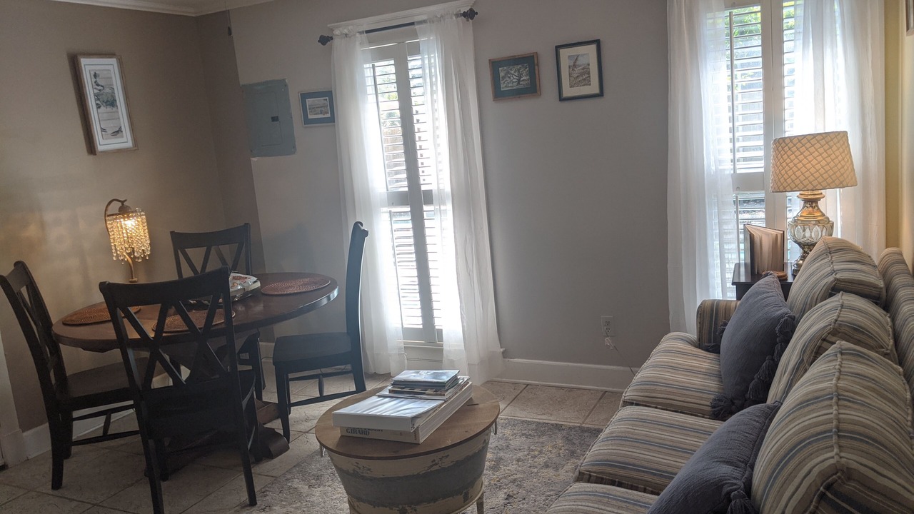 Photo of Livingroom in Historic District