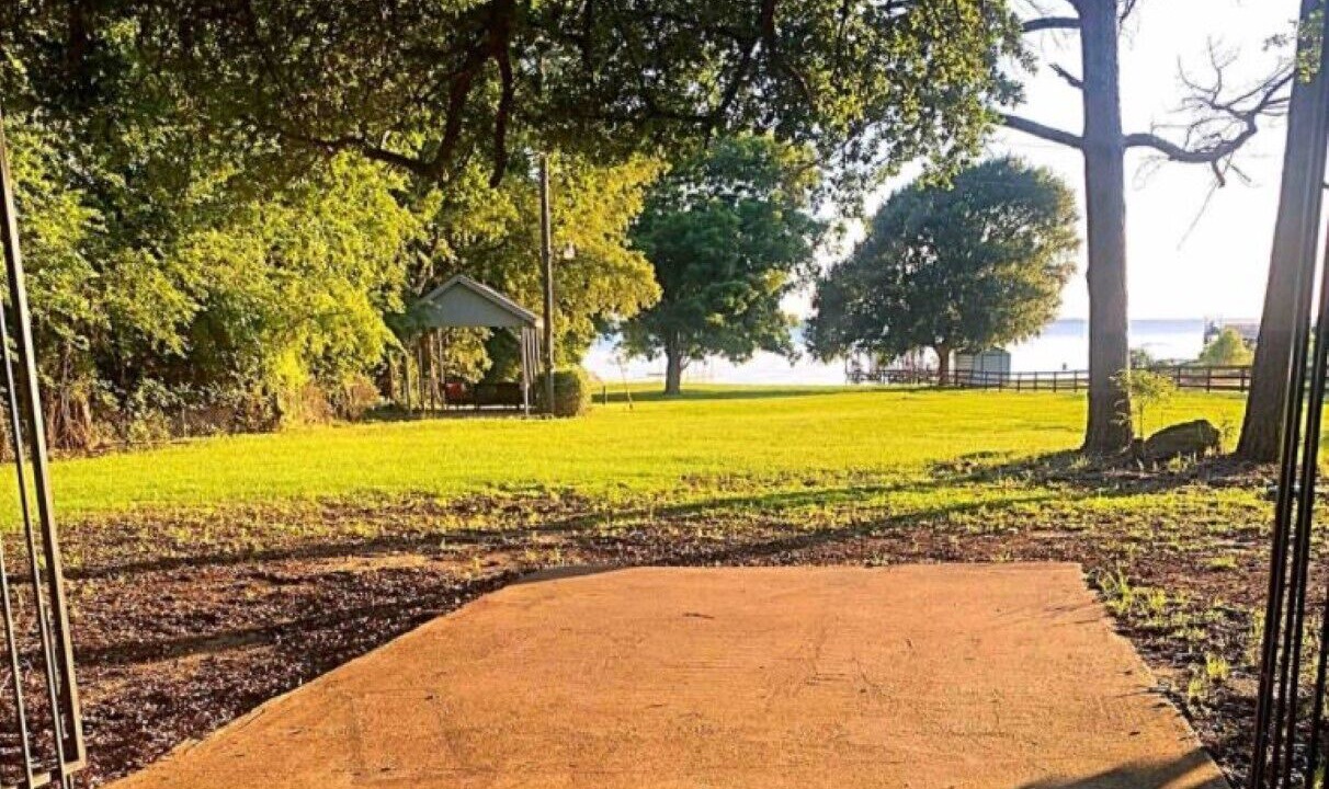 Photo of Others in Lone Oak