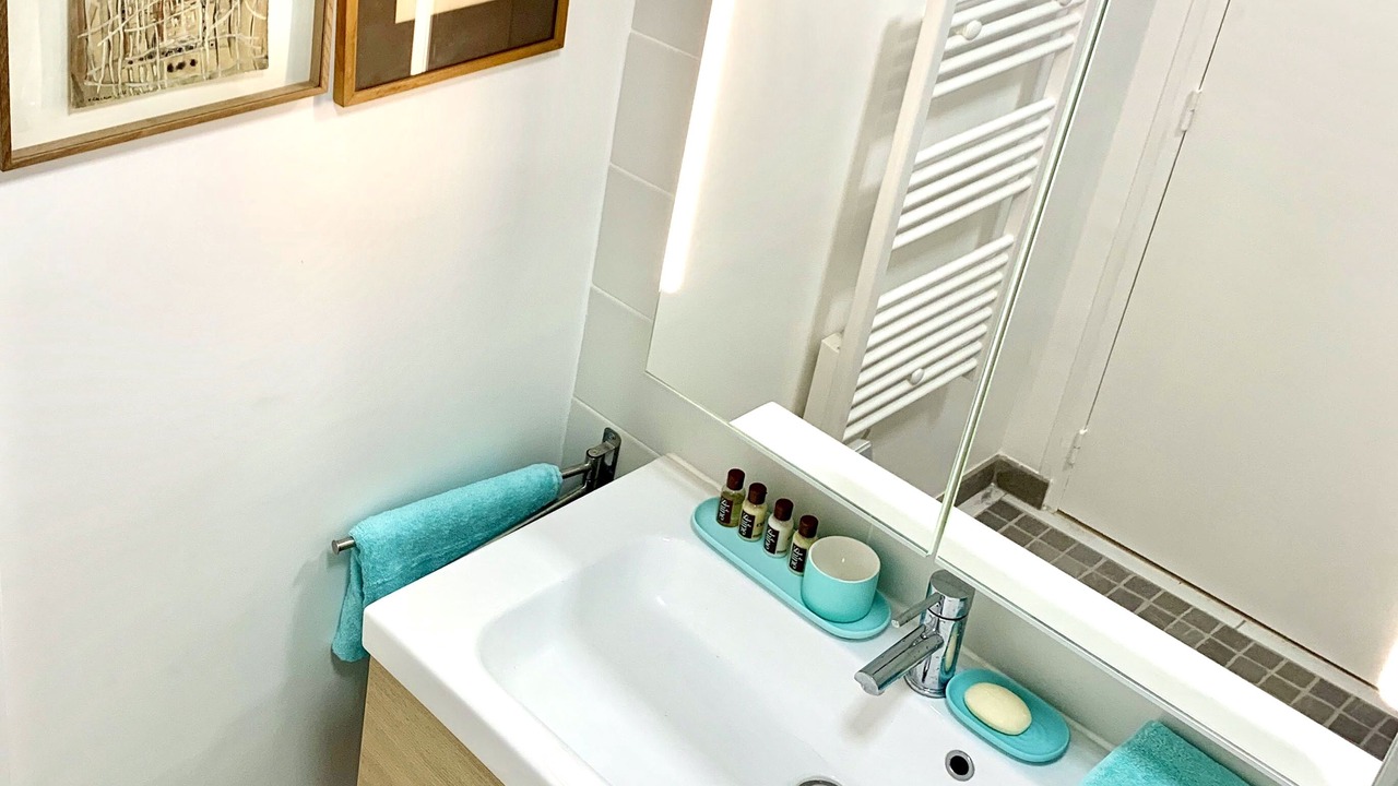 Photo of Bathroom in Quartier Saint-Ambroise