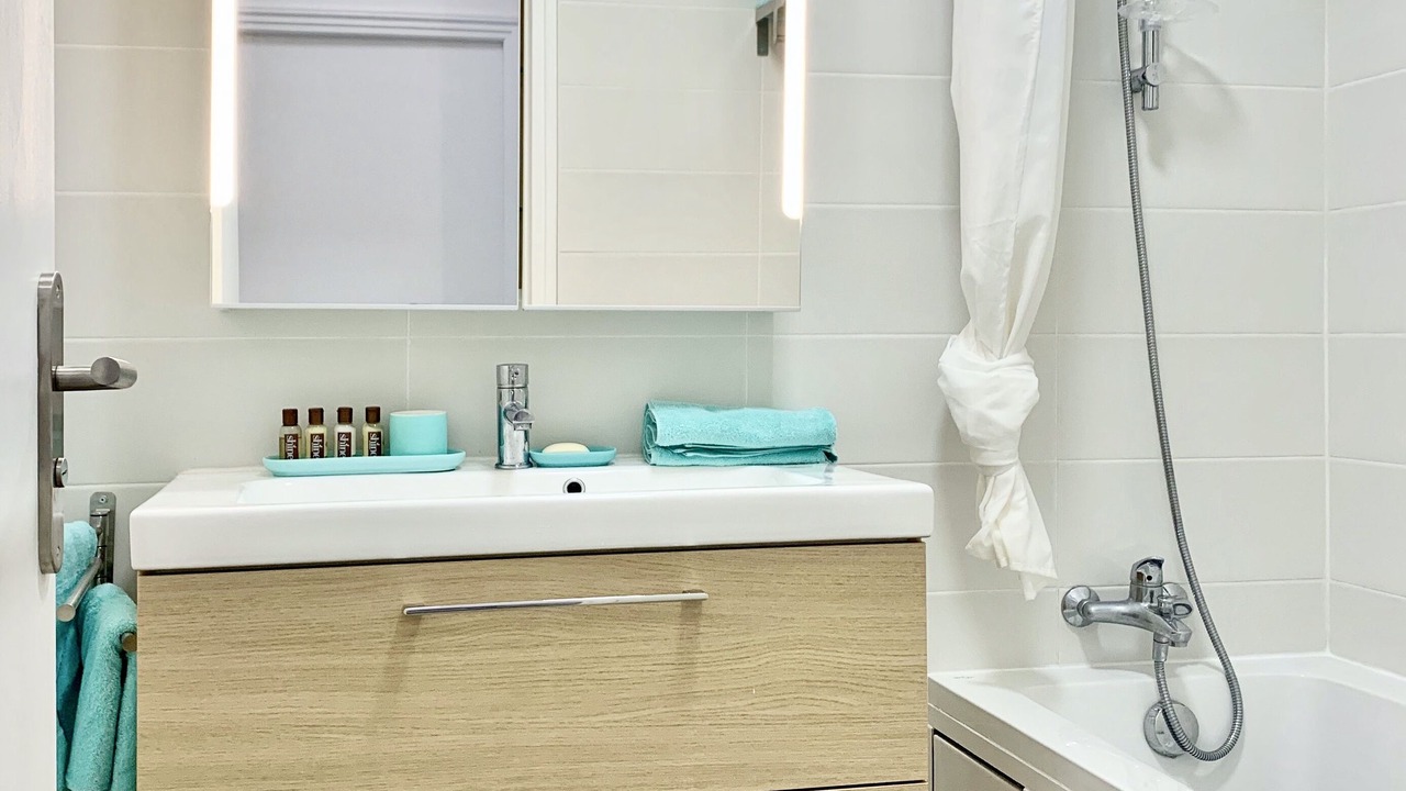 Photo of Bathroom in Quartier Saint-Ambroise