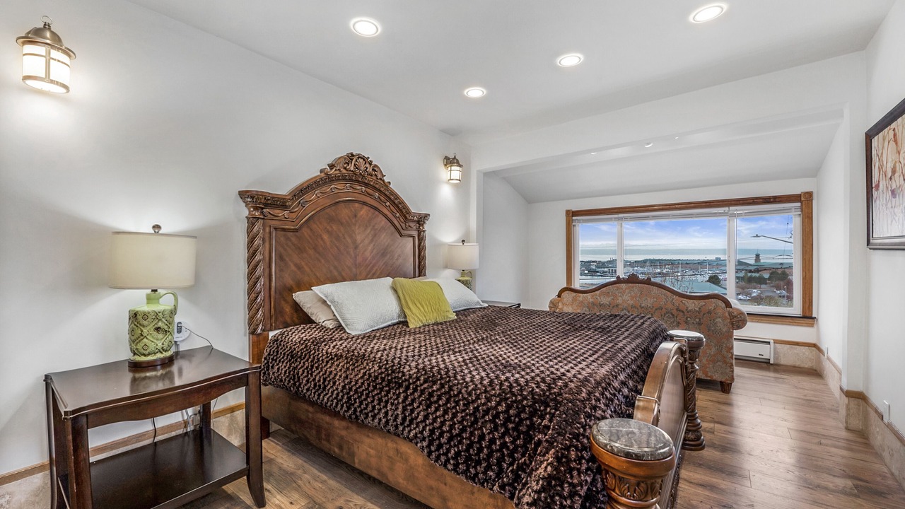 Photo of Others in Everett