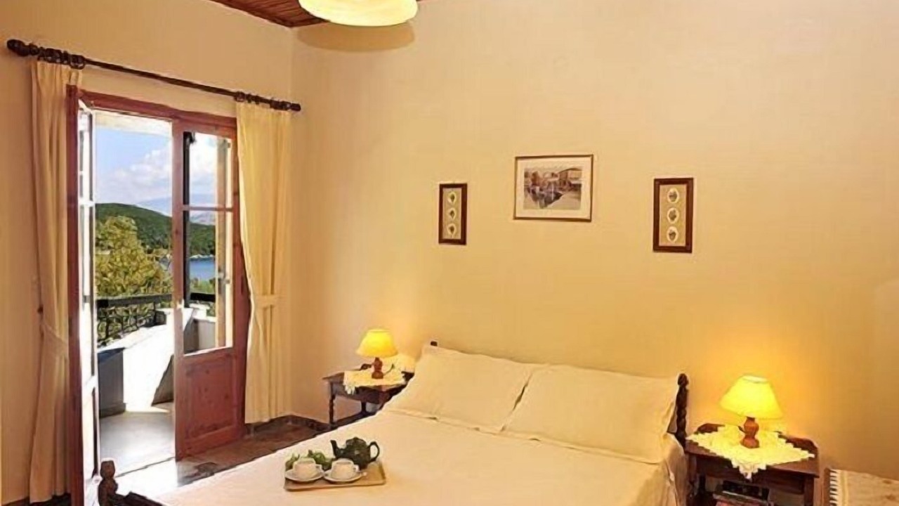 Photo of Bedroom in Petaleia