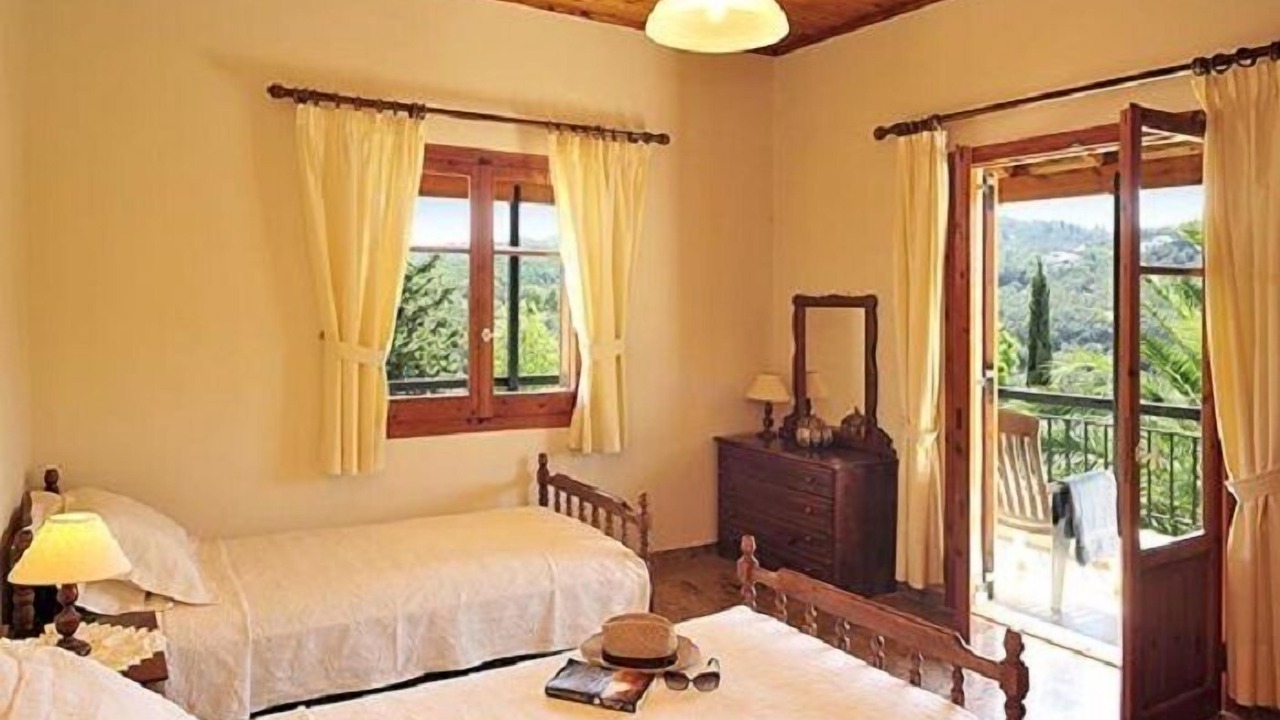 Photo of Bedroom in Petaleia