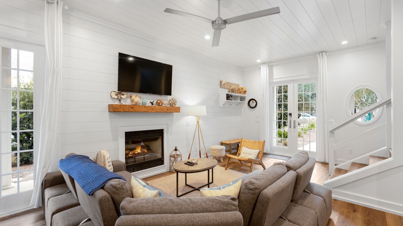 Photo of Livingroom in White's Gulfview