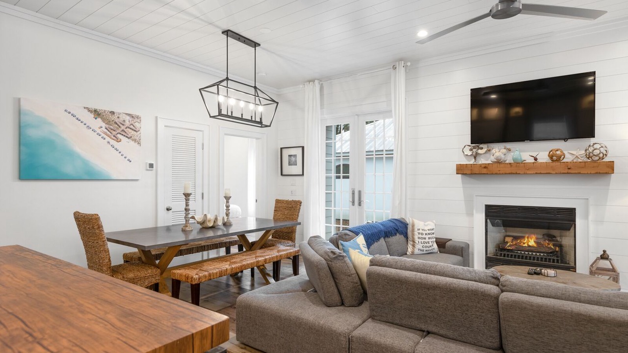 Photo of Livingroom in White's Gulfview