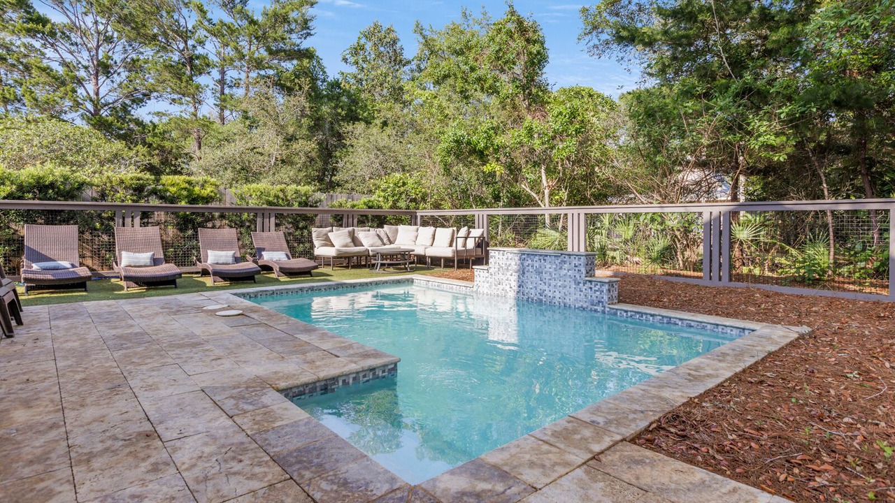 Photo of Outdoor in White's Gulfview