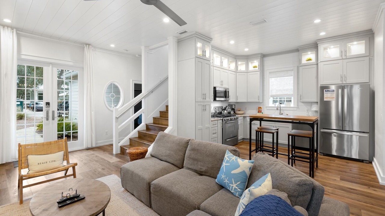 Photo of Livingroom in White's Gulfview