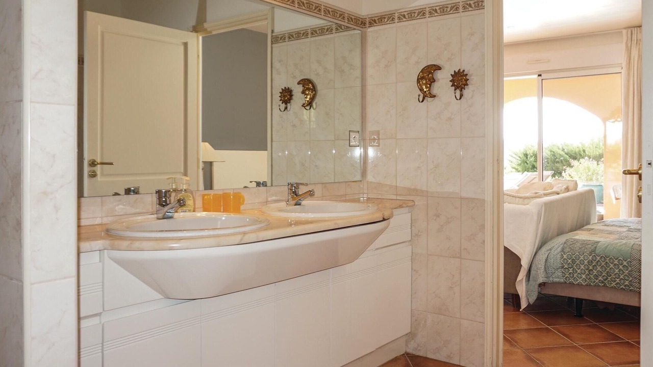 Photo of Bathroom in Pierrerue