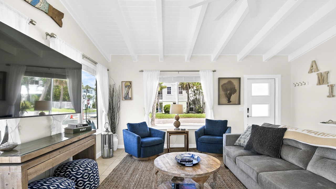 Photo of Livingroom in Holmes Beach