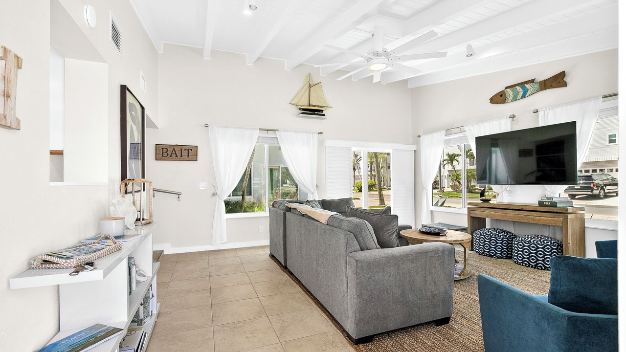 Photo of Livingroom in Holmes Beach