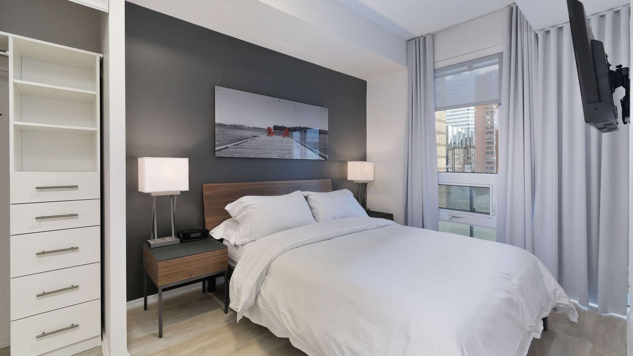 Photo of Bedroom in Bay Street Corridor