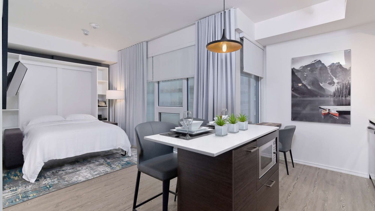 Photo of Bedroom in Bay Street Corridor
