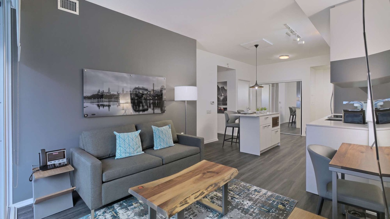 Photo of Livingroom in Bay Street Corridor