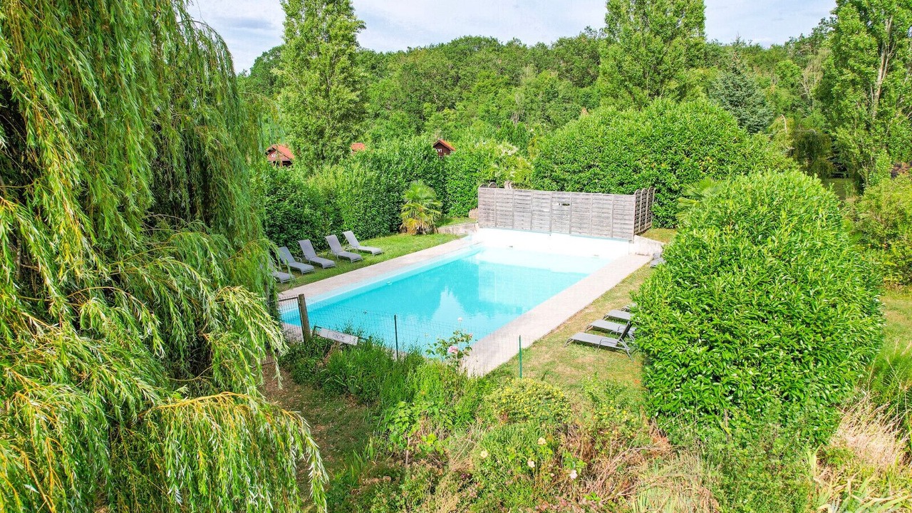 Photo of Outdoor in Sainte-Genevieve-des-Bois
