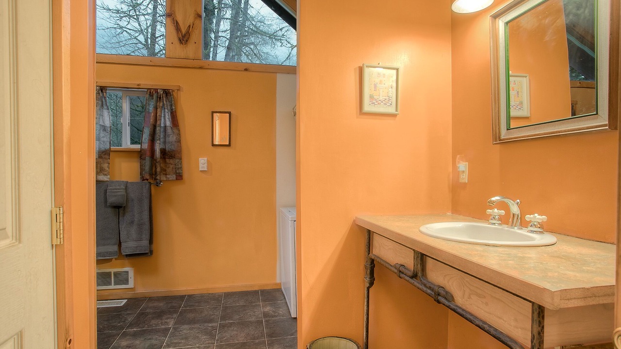 Photo of Bathroom in Gold Bar
