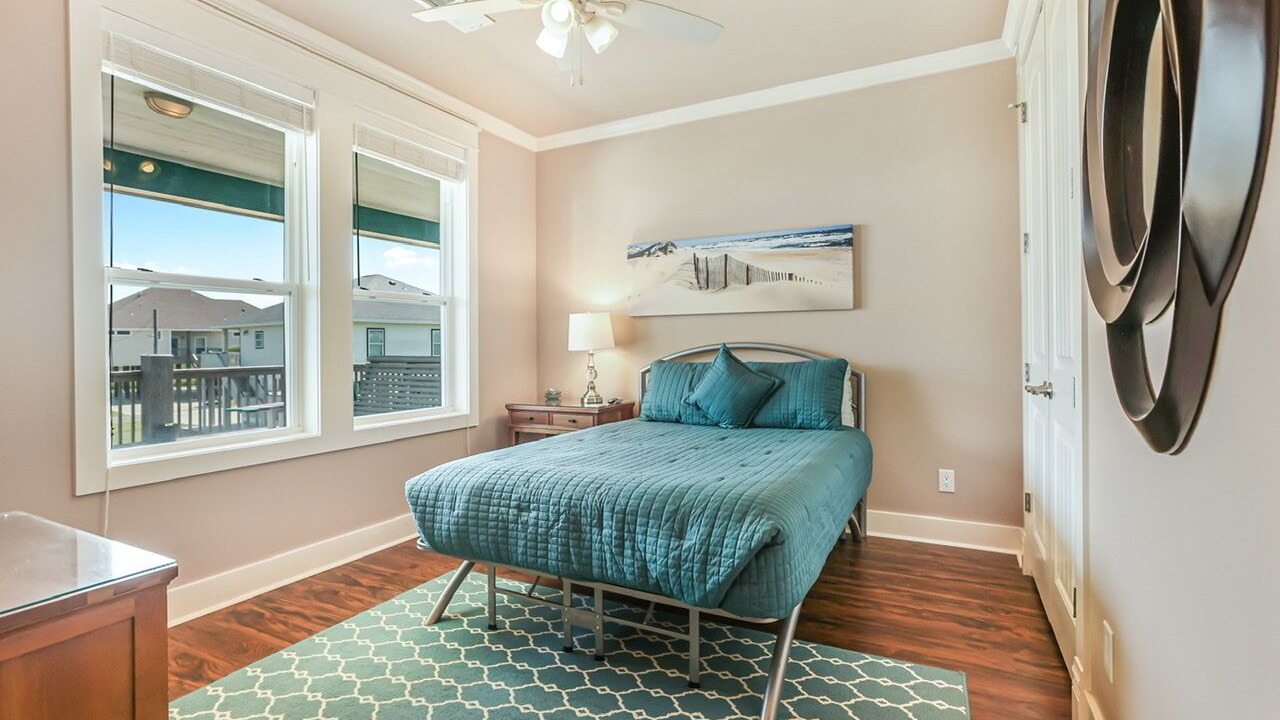 Photo of Bedroom in Crystal Beach