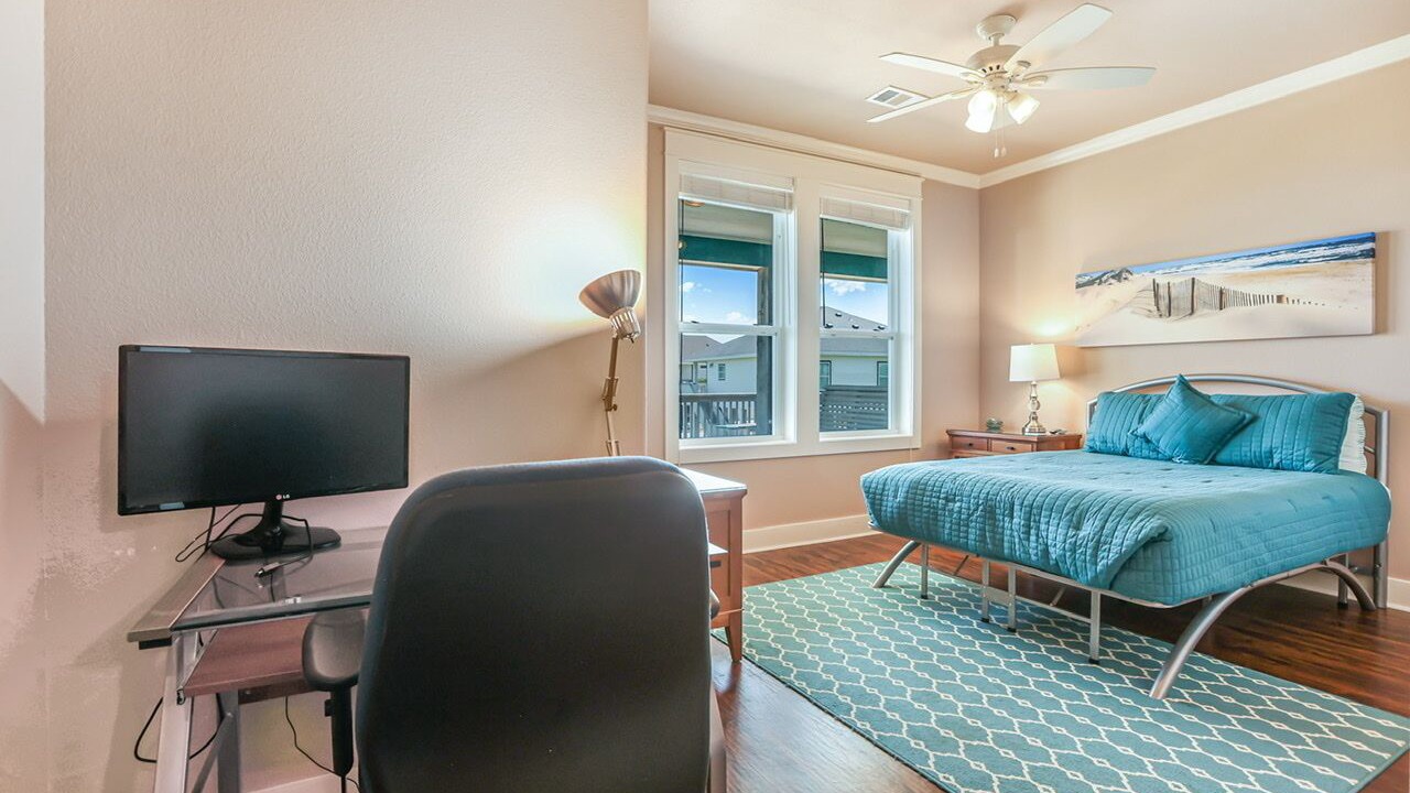 Photo of Bedroom in Crystal Beach