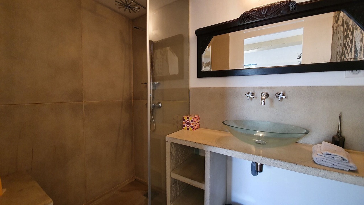 Photo of Bathroom in Olonzac