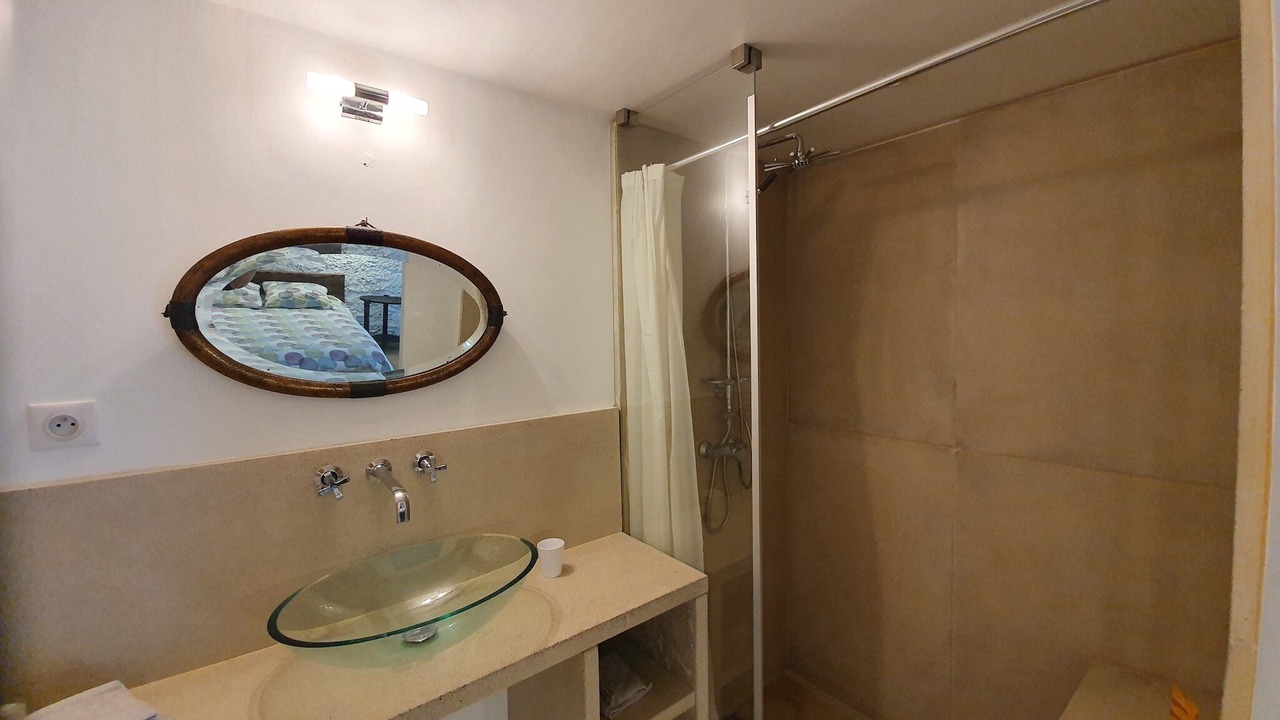 Photo of Bathroom in Olonzac