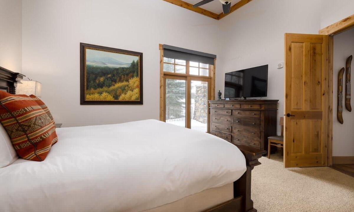 Photo of Others in Victor